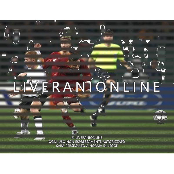Roma - Stadio Olimpico - 04 / 04 / 2007 - UEFA Champions League 2006-2007 - Andata Quarti di Finale - Roma Vs Manchester United (2-1) - nella foto: Paul SCHOLES atterra Francesco TOTTI con questo fallo riceve il secondo giallo e l\'espulsione ph Corradet