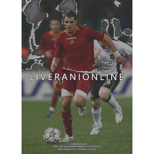 Roma - Stadio Olimpico - 04 / 04 / 2007 - UEFA Champions League 2006-2007 - Andata Quarti di Finale - Roma Vs Manchester United (2-1) - nella foto: Simone PERROTTA ph Corradetti / Ag. Aldo Liverani