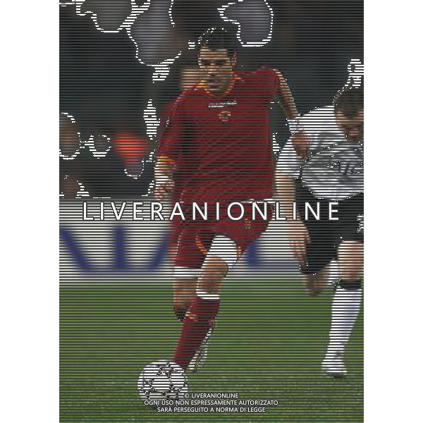 Roma - Stadio Olimpico - 04 / 04 / 2007 - UEFA Champions League 2006-2007 - Andata Quarti di Finale - Roma Vs Manchester United (2-1) - nella foto: Simone PERROTTA ph Corradetti / Ag. Aldo Liverani