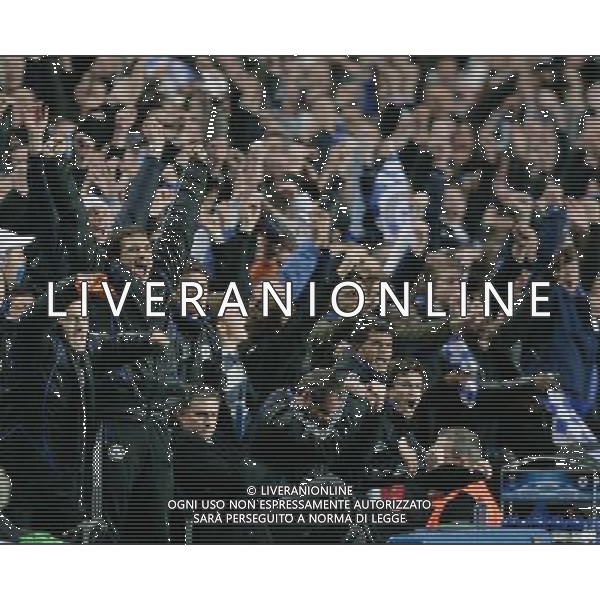 Chelsea - Valencia, Champions League Quarter Final First Leg, Stamford Bridge, London 04/04/2007 nella foto Jose Mourinho rimane impassibile davanti all\'esultanza dei giocatori in panchina dopo il gol del pareggio Ph by Ian Kington (IPS PHOTO AGENCY)/AG.