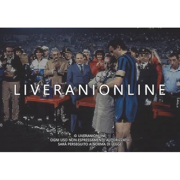 Inter - Milan Mundialito 1981 nella foto la premiazione di Graziano Bini con il Sindaco Tognoli ph archivio aldo liverani