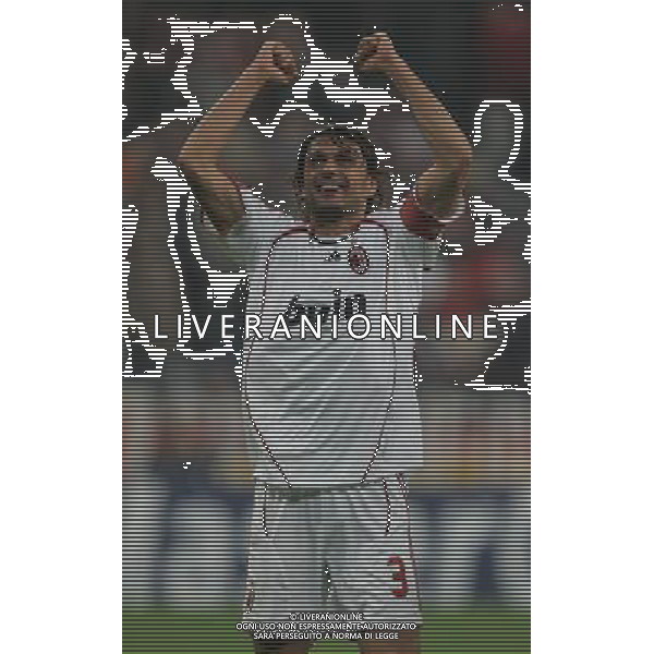 Bayern Monaco - Milan Champions League 11/04/2007 nella foto esultanza di paolo maldini a fine gara per la qualificazione ph luzzani/ag. aldo liverani