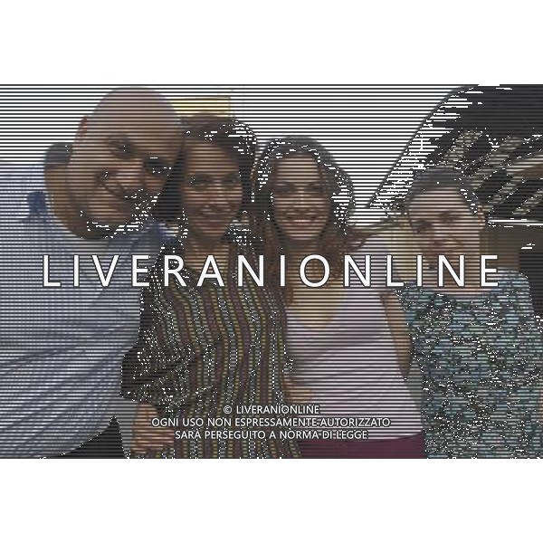 PROVA GENERALE DELLO SPETTACOLO \'ANGELINA\' SCRITTO E DIRETTO DA DARIO D\'AMBROSI CON CELESTE MORATTI E GIANNA COLETTI TEATRO FRANCO PARENTI MILANO 16/04/2007 NELLA FOTO: IL CAST DELLO SPETTACOLO DA SX. DARIO D\'AMBROSI, GIANNA COLETTI, SARA E CELE