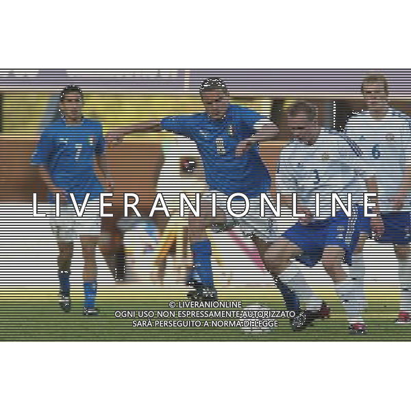 HELSINKI 10/06/2003 FINLANDIA - ITALIA U21 QUALIFICAZIONI EUROPEI 2004 NELLA FOTO MATTEO BRIGHI E HEIKKI PULKINEN FOTO NANDO VESCUSIO/AGENZIA ALDO LIVERANI