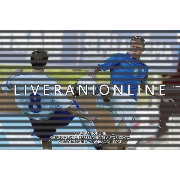 HELSINKI 10/06/2003 FINLANDIA - ITALIA U21 QUALIFICAZIONI EUROPEI 2004 NELLA FOTO ANTTI OKKONEN E MATTEO BRIGHI FOTO NANDO VESCUSIO/AGENZIA ALDO LIVERANI