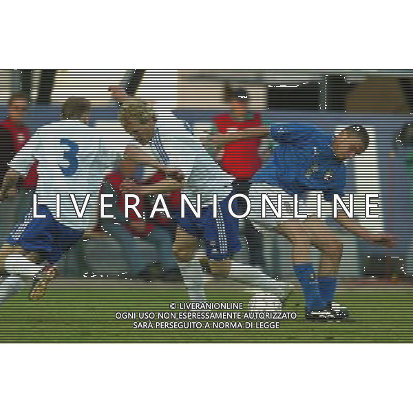 HELSINKI 10/06/2003 FINLANDIA - ITALIA U21 QUALIFICAZIONI EUROPEI 2004 NELLA FOTO HEIKKI PULKKINEN PEKKA LAGERBLOM E MATTEO BRIGHI FOTO NANDO VESCUSIO/AGENZIA ALDO LIVERANI