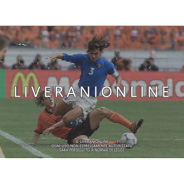 ITALIA-OLANDA 2000 EUROPEI NELLA FOTO MALDINI-BOSVELT FOTO ALDO LIVERANI