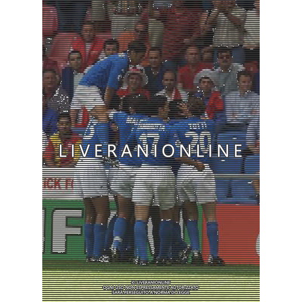 Arnhem (Olanda) Europei calcio 2000 \'ITALIA/TURCHIA\' 2-1 - 11/06/2000 Nella foto : ABBRACCI ITALIA Ph.A. LIVERANI