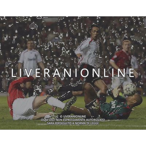 Manchester United - Milan, Semifinale Champions League Old Trafford 24/04/2007 nella foto O\'Shea con Nelson Dida Ph©IPS Photo Agency /Ag. Aldo Liverani