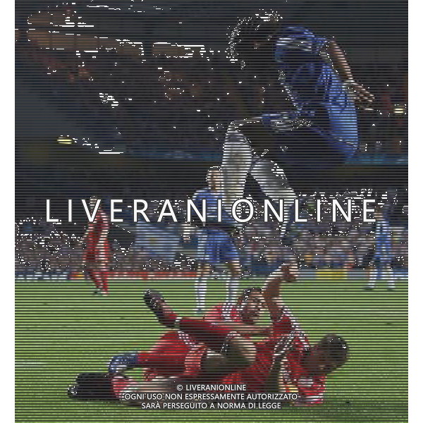 Chelsea - Liverpool, Champions League, SemiFinale andata, Stamford Bridge, London 25/04/2007 nella foto Didier Droga salta Steven Gerrard Ph IPS/Ag. Aldo Liverani 