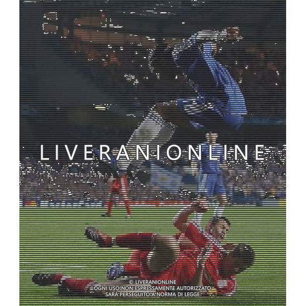 Chelsea - Liverpool, Champions League, SemiFinale andata, Stamford Bridge, London 25/04/2007 nella foto Didier Droga salta Steven Gerrard Ph IPS/Ag. Aldo Liverani 