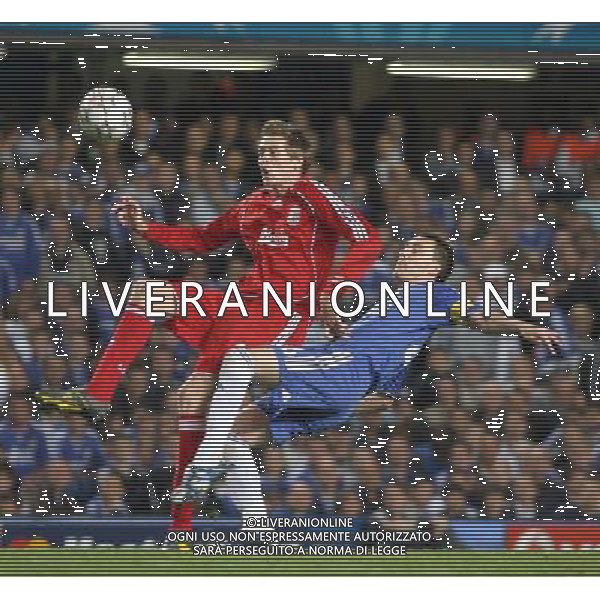 Chelsea - Liverpool, Champions League, SemiFinale First Leg, Stamford Bridge, London 25/04/2007 nella foto John Terry con Peter Crouch Ph IPS PHOTO AGENCY/Ag. Aldo Liverani 