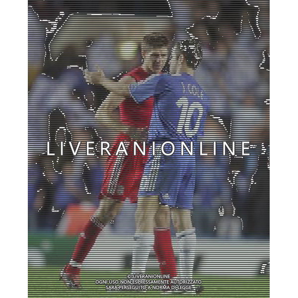 Chelsea - Liverpool, Champions League, SemiFinale First Leg, Stamford Bridge, London 25/04/2007 nella foto Joe Cole saluta Steven Gerrard a fine gara Ph IPS PHOTO AGENCY/Ag. Aldo Liverani 