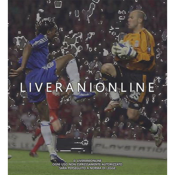 Liverpool fc - Chelsea fc, Semifinale ritorno Champions League 01/05/2007 nella foto Pepe Reina stops Didier Drogba Ph Marcello Pozzetti©IPS /Ag. Aldo Liverani