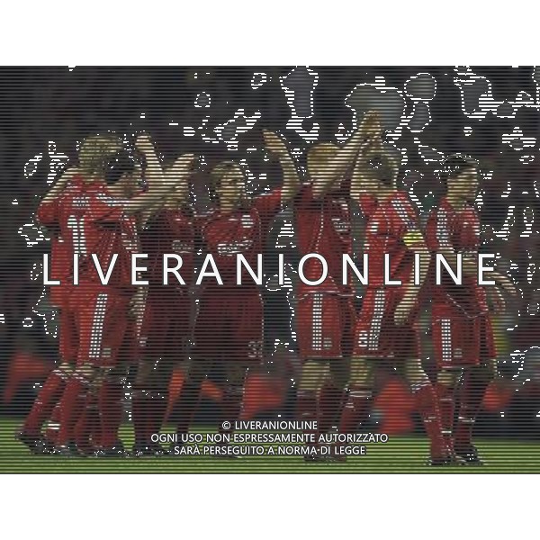 Liverpool fc - Chelsea fc, Semifinale ritorno Champions League 01/05/2007 nella foto esultanza di Steve Gerrard che si congratula con i compagni dopo il rigore Ph Marcello Pozzetti©IPS /Ag. Aldo Liverani