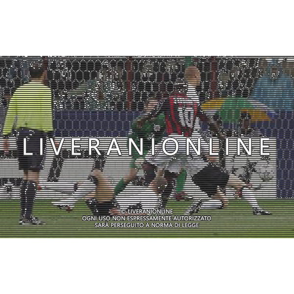 Milan - Manchester United Semifinale di ritorno di Champions League 02/05/2007 nella foto il gol di clarence seedorf ph andry/ag. aldo liverani