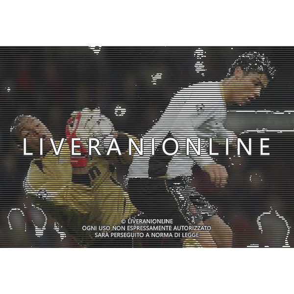 Milan - Manchester United Semifinale di ritorno di Champions League 02/05/2007 nella foto nelson dida con cristiano ronaldo ph andry/ag. aldo liverani