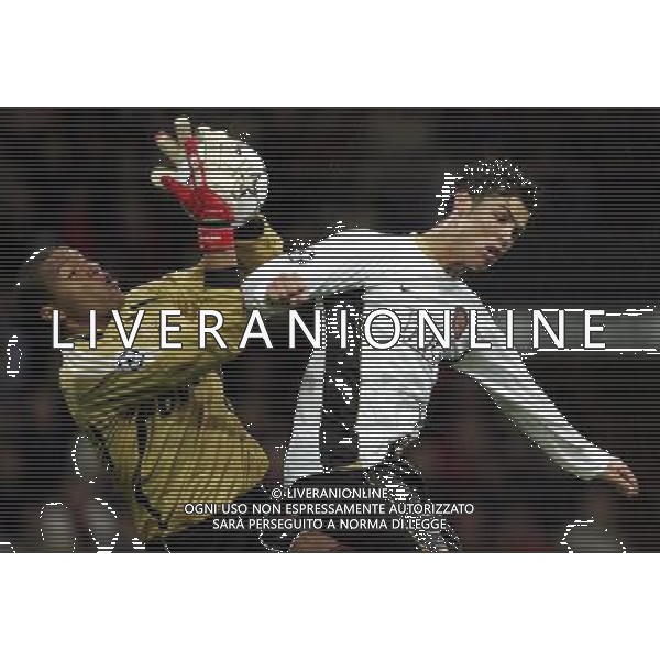 Milan - Manchester United Semifinale di ritorno di Champions League 02/05/2007 nella foto nelson dida con cristiano ronaldo ph andry/ag. aldo liverani