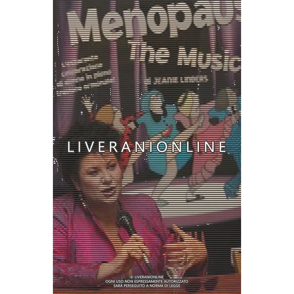 MILANO 3 MAGGIO 2007 TEATRO NUOVO CONFERENZA STAMPA DELLO SPETTACOLO TEATRALE MENOPAUSE NELLA FOTO: MARISA LAURITO PH FRANCESCO BONFANTI-AG ALDO LIVERANI