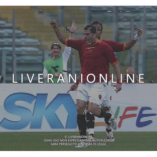 Roma - 09 / 05 / 2007 - TIM CUP 2006/2007 Finale andata - Roma Vs Inter (6-2) - nella foto: Simone PERROTTA esulta dopo il gol ph Corradetti / ag. Aldo Liverani