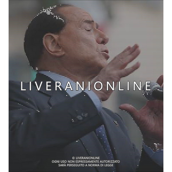 Como 16 maggio 2007 Comizio elettorale di Berlusconi Silvio in piazza Duomo a Como nella foto: Berlusconi Silvio ha degli appunti scritti sulla mano sinistra foto Andry / Ag. Aldo Liverani