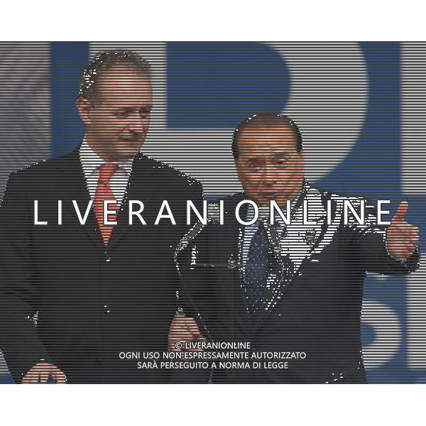 Como 16 maggio 2007 Comizio elettorale di Berlusconi Silvio in piazza Duomo a Como nella foto: Bruni Stefano e Berlusconi Silvio che ha degli appunti scritti sulla mano sinistra foto Andry / Ag. Aldo Liverani
