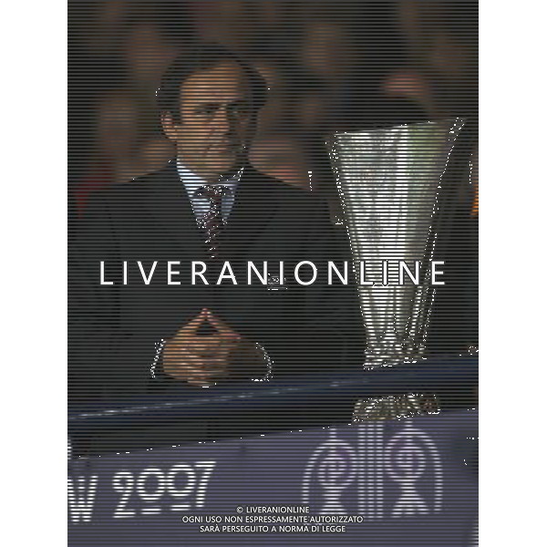 Glasgow (UK) 16-05-2007 Finale Coppa UEFA 2006/07 RCD Espanyol-Siviglia FC nella foto platini michel con la coppa uefa ph marco luzzani/ag aldo liverani s.a.s. 