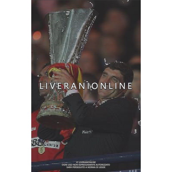 Glasgow (UK) 16-05-2007 Finale Coppa UEFA 2006/07 RCD Espanyol-Siviglia FC nella foto ramos con la coppa uefa ph marco luzzani/ag aldo liverani s.a.s. 
