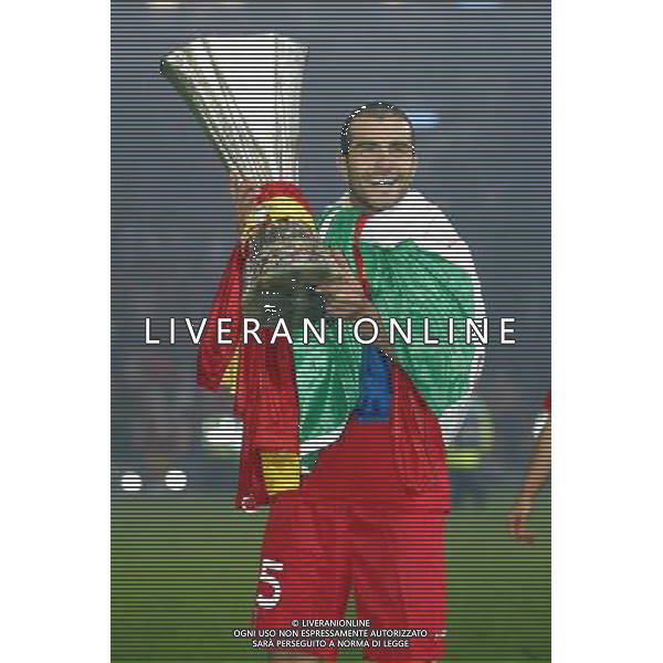 Glasgow (UK) 16-05-2007 Finale Coppa UEFA 2006/07 RCD Espanyol-Siviglia FC nella foto maresca enzo con la coppa uefa ph marco luzzani/ag aldo liverani s.a.s. 