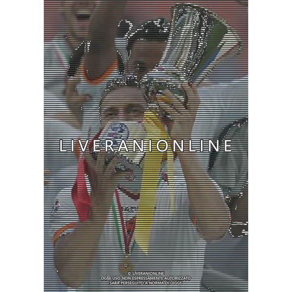 INTER -ROMA COPPA ITALIA TIM 17/05/2007 NELLA FOTO FRANCESCO TOTTI CON LA COPPA ITALIA FOTO ANDRY-AG ALDO LIVERANI