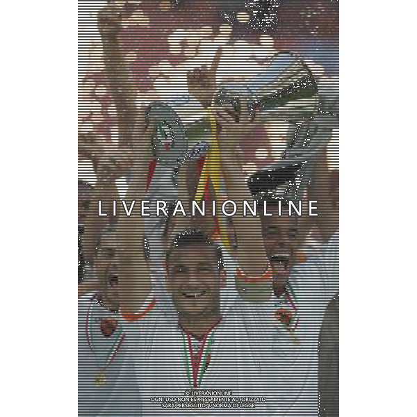 INTER -ROMA COPPA ITALIA TIM 17/05/2007 NELLA FOTO TOTTI FRANCESCO CON LA COPPA ITALIA FOTO ANDRY-AG ALDO LIVERANI