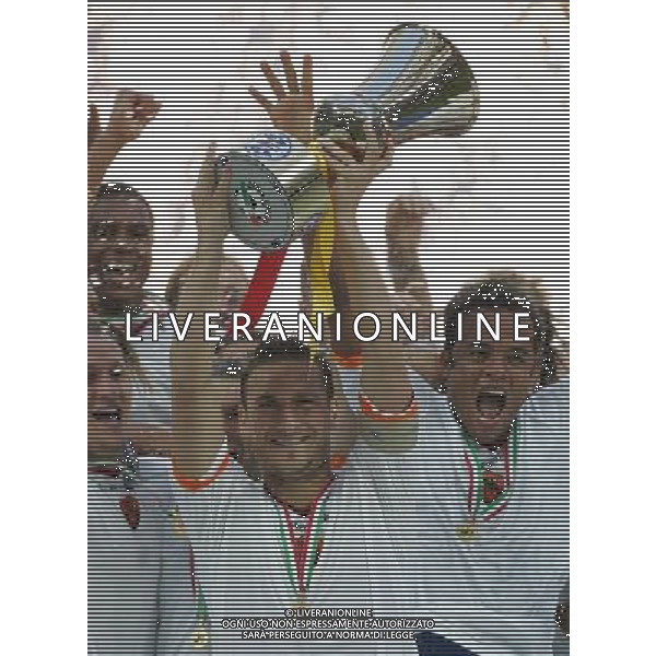 INTER -ROMA COPPA ITALIA TIM 17/05/2007 NELLA FOTO TOTTI FRANCESCO CON LA COPPA ITALIA FOTO ANDRY-AG ALDO LIVERANI
