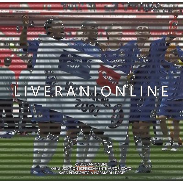 WEMBLEY FINALE DI COPPA D\'INGHILTERRA CHELSEA-MANCHESTER UNITED 19/05/2007 NELLA FOTO GIOCATORI DEL CHELSEA FESTEGGIANO LA VITTORIA CON LA COPPA FOTO POZZETTI-AG ALDO LIVERANI