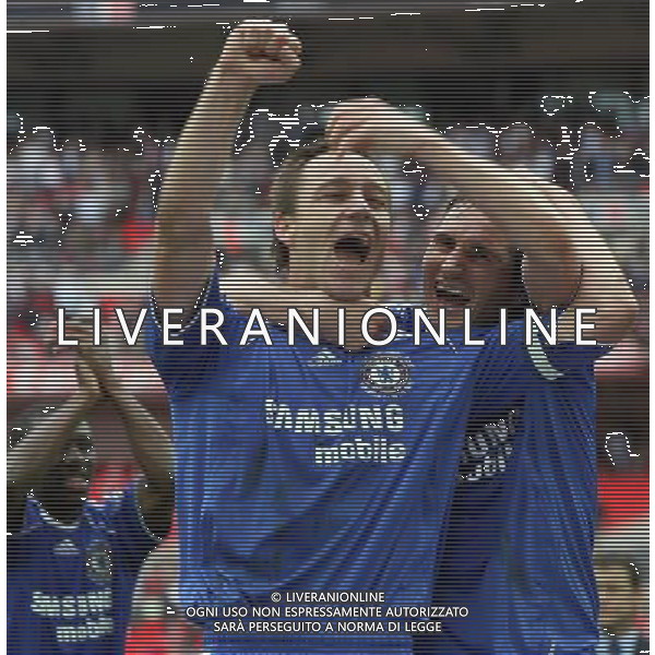 WEMBLEY FINALE DI COPPA D\'INGHILTERRA CHELSEA-MANCHESTER UNITED 19/05/2007 NELLA FOTO John Terry Celebrates with Frank Lampard FOTO POZZETTI-AG ALDO LIVERANI