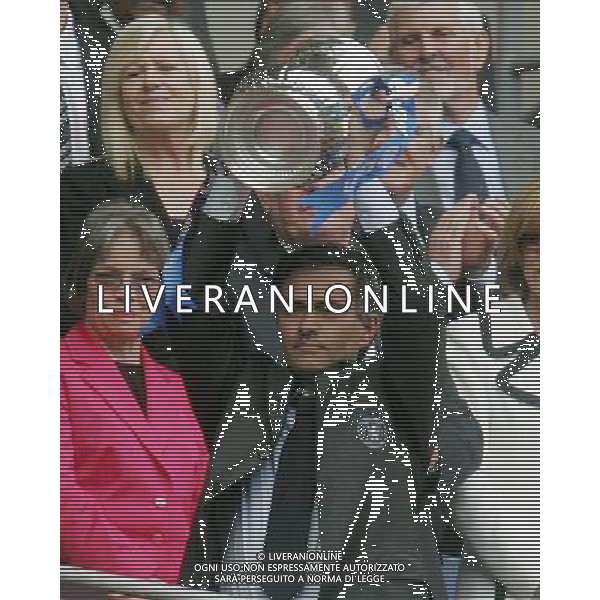 WEMBLEY FINALE DI COPPA D\'INGHILTERRA CHELSEA-MANCHESTER UNITED 19/05/2007 NELLA FOTO Jose Mourinho CON LA COPPA D\'INGHILTERRA FOTO POZZETTI-AG ALDO LIVERANI