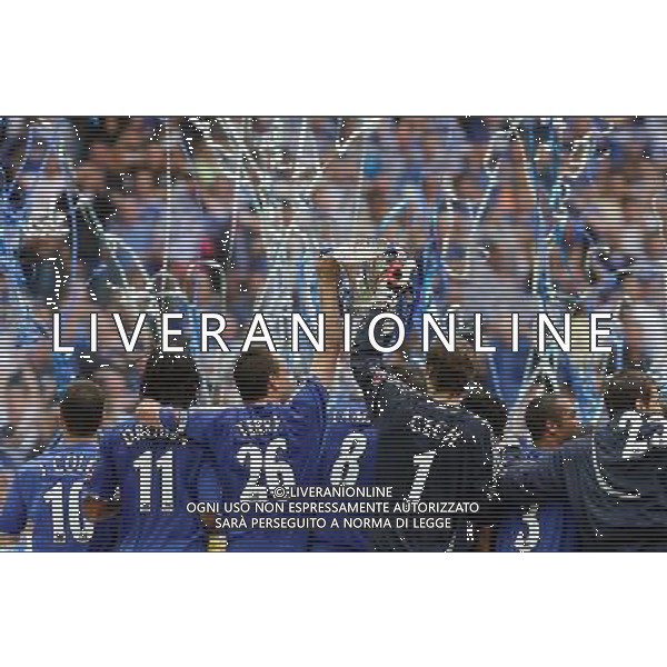 WEMBLEY FINALE DI COPPA D\'INGHILTERRA CHELSEA-MANCHESTER UNITED 19/05/2007 NELLA FOTO GIOCATORI DEL CHELSEA FESTEGGIANO LA VITTORIA CON LA COPPA FOTO POZZETTI-AG ALDO LIVERANI