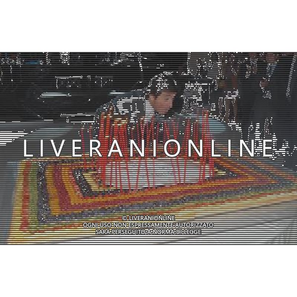 MILANO 21/5/2007 VIA PIRANESI, 14 FESTA DI COMPLEANNO DI URBANO CAIRO NELLA FOTO URBANO CAIRO SPEGNE LE CANDELINE DELLA SUA TORTA DI COMPLEANNO FOTO MARIO ROMANO/AG ALDO LIVERANI