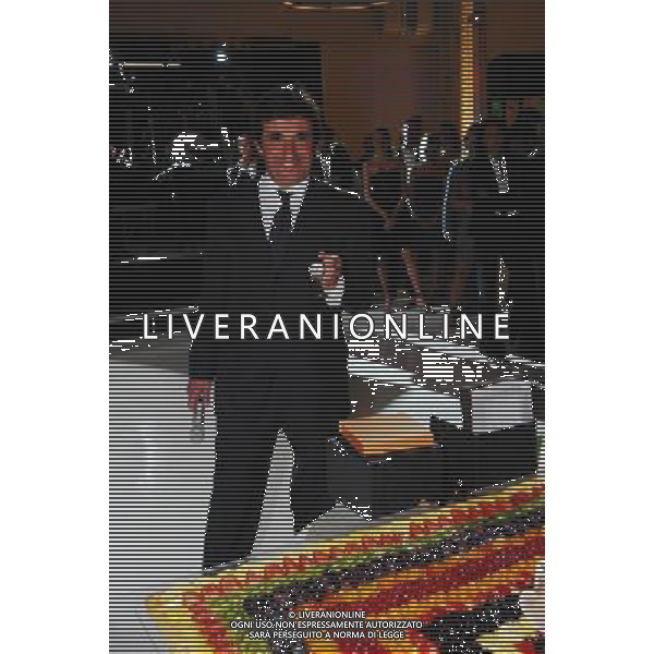 MILANO 21/5/2007 VIA PIRANESI, 14 FESTA DI COMPLEANNO DI URBANO CAIRO NELLA FOTO URBANO CAIRO MOSTRA L\' OROLOGIO CHE GLI E\' STATO REGALATO FOTO MARIO ROMANO/AG ALDO LIVERANI
