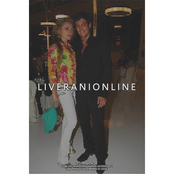 MILANO 21/5/2007 VIA PIRANESI, 14 FESTA DI COMPLEANNO DI URBANO CAIRO NELLA FOTO LORI DEL SANTO E FRANCESCO FOTO MARIO ROMANO/AG ALDO LIVERANI