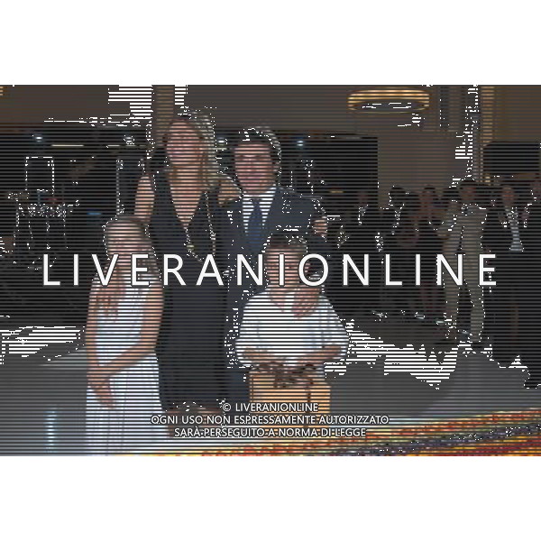 MILANO 21/5/2007 VIA PIRANESI, 14 FESTA DI COMPLEANNO DI URBANO CAIRO NELLA FOTO URBANO CAIRO CON LA MOGLIE MALI ED I DUE FIGLI FEDERICO E CRISTINA FOTO MARIO ROMANO/AG ALDO LIVERANI