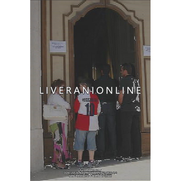 Funerali di Vincenzo Bellavista Presidente Rimini Calcio 23.05.2007 Nella Foto:Ragazzino fuori della chiesa con la maglia di Ricchiuti /Ag. Aldo Liverani