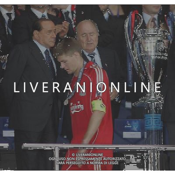 Milan - Liverpool finale Champions League Stadio Olimpico di Atene 23/05/2007 nella foto Silvio Berlusconi la Coppa e la delusione di Steve Gerrard ph Pozzetti IPS/Ag. Aldo Liverani