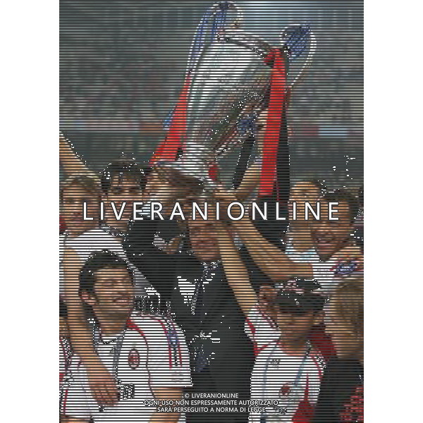 Milan - Liverpool finale Champions League Stadio Olimpico di Atene 23/05/2007 festeggiamenti per la vittoria del milan campione nella foto Silvio berlusconi con la coppa ph andry/Ag. Aldo Liverani