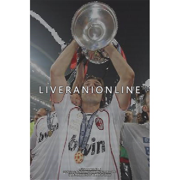 Milan - Liverpool finale Champions League Stadio Olimpico di Atene 23/05/2007 festeggiamenti per la vittoria del milan campione nella foto andrea pirlo con la coppa ph andry/Ag. Aldo Liverani
