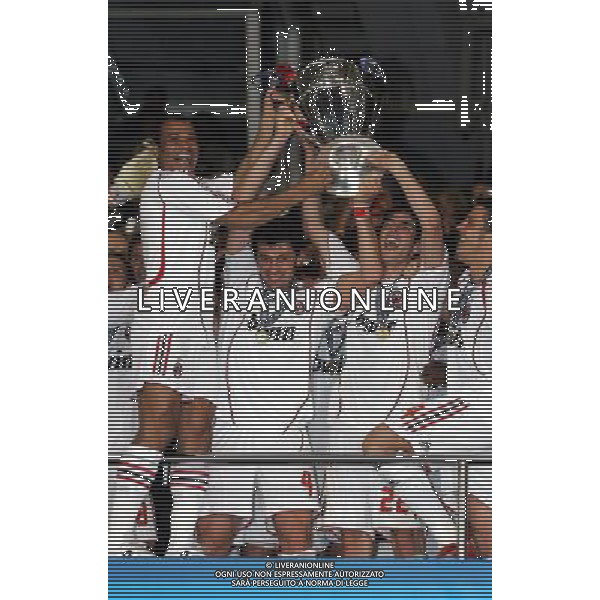 ATENE FINALE DI CHAMPIONS LEAGUE MILAN -LIVERPOOL 23/05/2007 NELLA FOTO CAFU-KALADZE-KAKA CON LA COPPA DEI CAMPIONI FOTO LUZZANI-AG ALDO LIVERANI