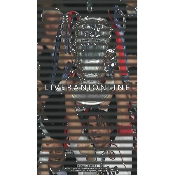 Milan - Liverpool finale Champions League Stadio Olimpico di Atene 23/05/2007 nella foto paolo maldini alza la coppa ph andry/Ag. Aldo Liverani