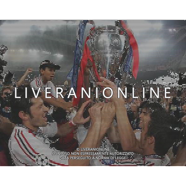 Milan - Liverpool finale Champions League Stadio Olimpico di Atene 23/05/2007 Festeggiamenti per la vittoria del Milan campione nella foto kaladze con la coppa ph andry/Ag. Aldo Liverani