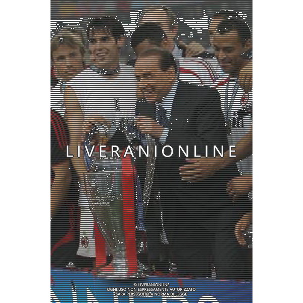 Milan - Liverpool finale Champions League Stadio Olimpico di Atene 23/05/2007 Festeggiamenti per la vittoria del Milan campione nella foto kaka e silvio berlusconi con la coppa ph luzzani/Ag. Aldo Liverani