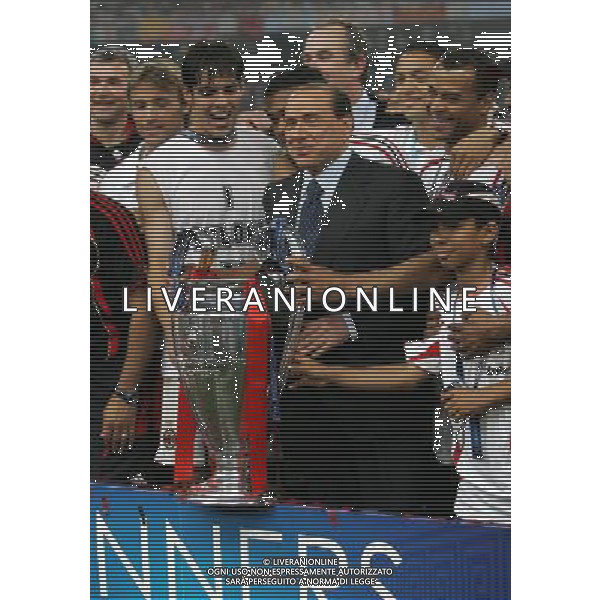 Milan - Liverpool finale Champions League Stadio Olimpico di Atene 23/05/2007 Festeggiamenti per la vittoria del Milan campione nella foto kaka e silvio berlusconi con la coppa ph luzzani/Ag. Aldo Liverani