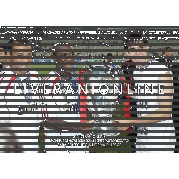 Milan - Liverpool finale Champions League Stadio Olimpico di Atene 23/05/2007 Festeggiamenti per la vittoria del Milan campione nella foto marcos cafu, clarence seedorf e kaka con la coppa ph luzzani/Ag. Aldo Liverani